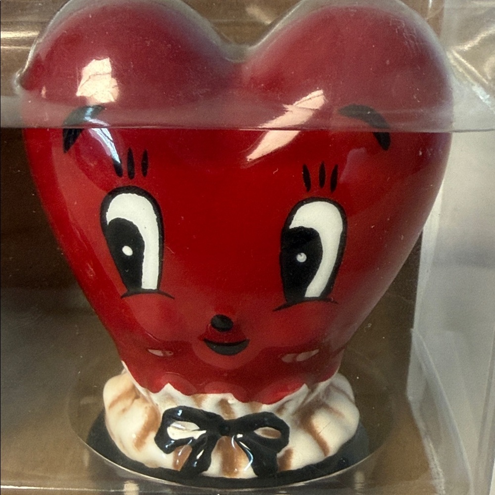 Johanna Parker Heart Salt & Pepper Shakers NWT Rare [|] - Picture 4 of 5